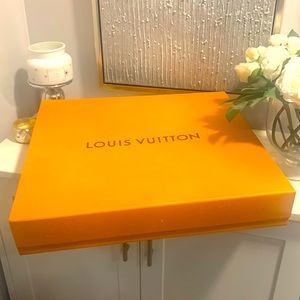 Louis Vuitton large box and dust cover - Brand New